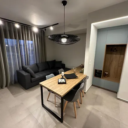 Cozy In Kalamaria, Appartement *